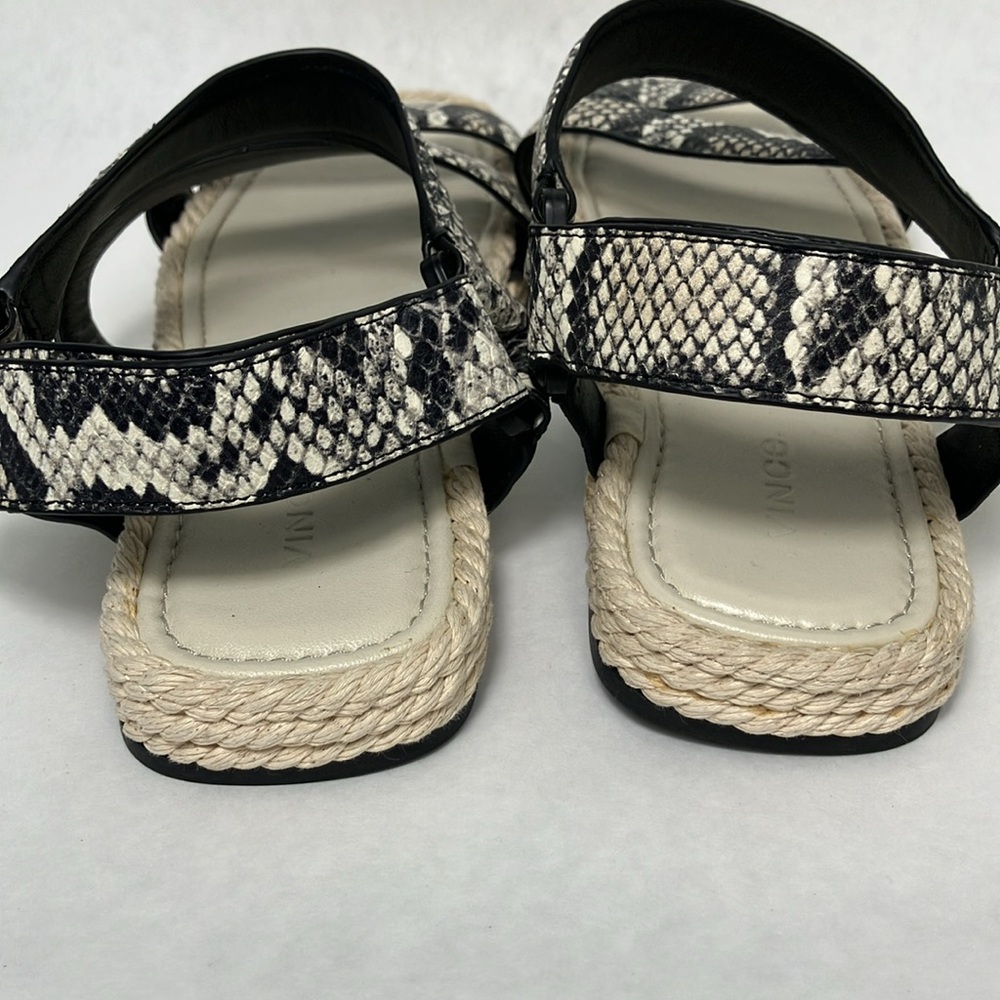 NEW VINCE Sandals Womens 9.5 Elian Strappy Flat Casual Comfort Designer - Picture 3 of 6